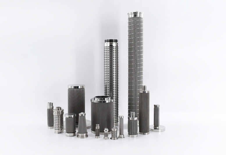 Stainless steel folded mesh filter element